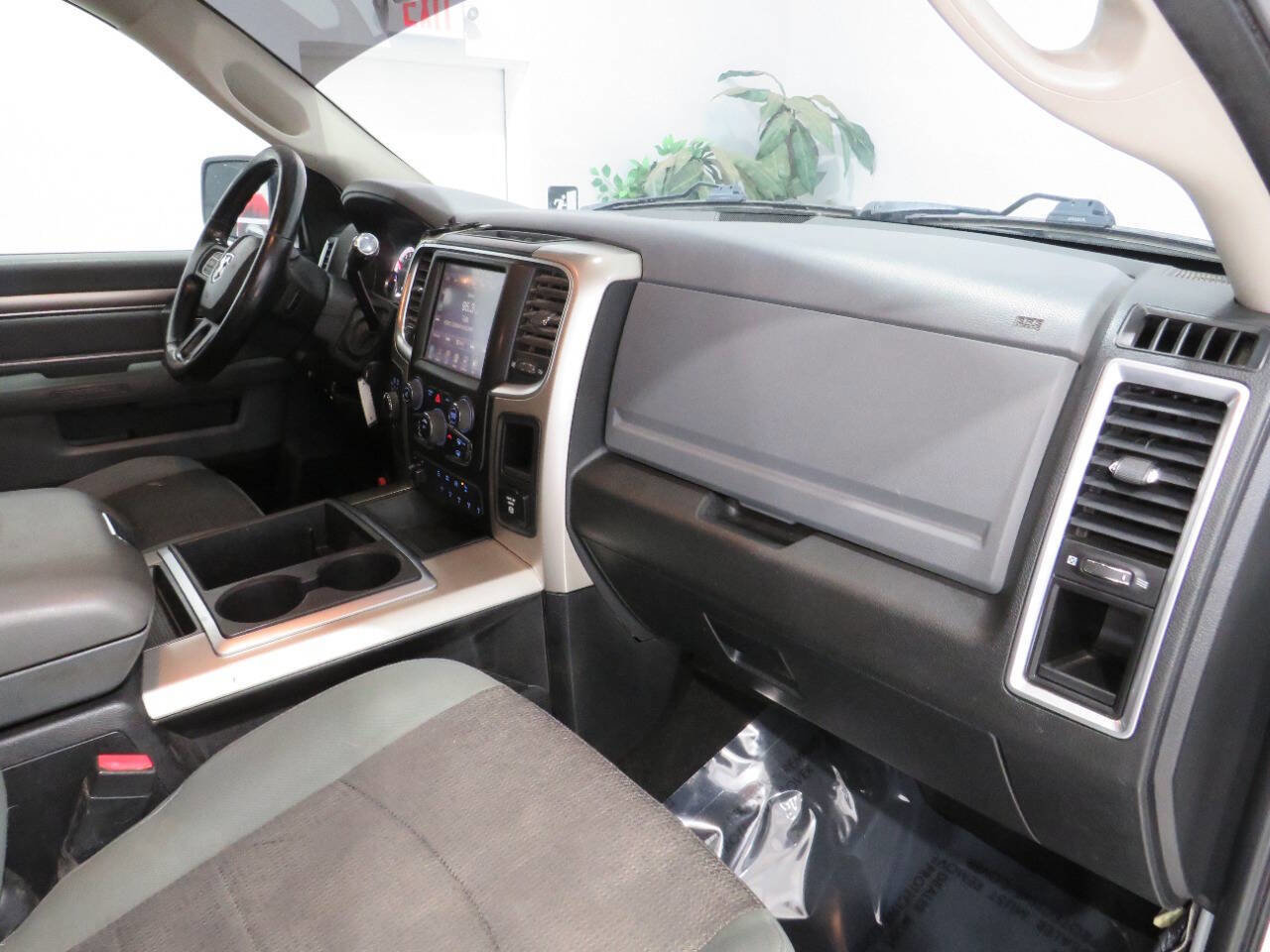 Used 2015 RAM 2500 SLT w/ Luxury Group image 9