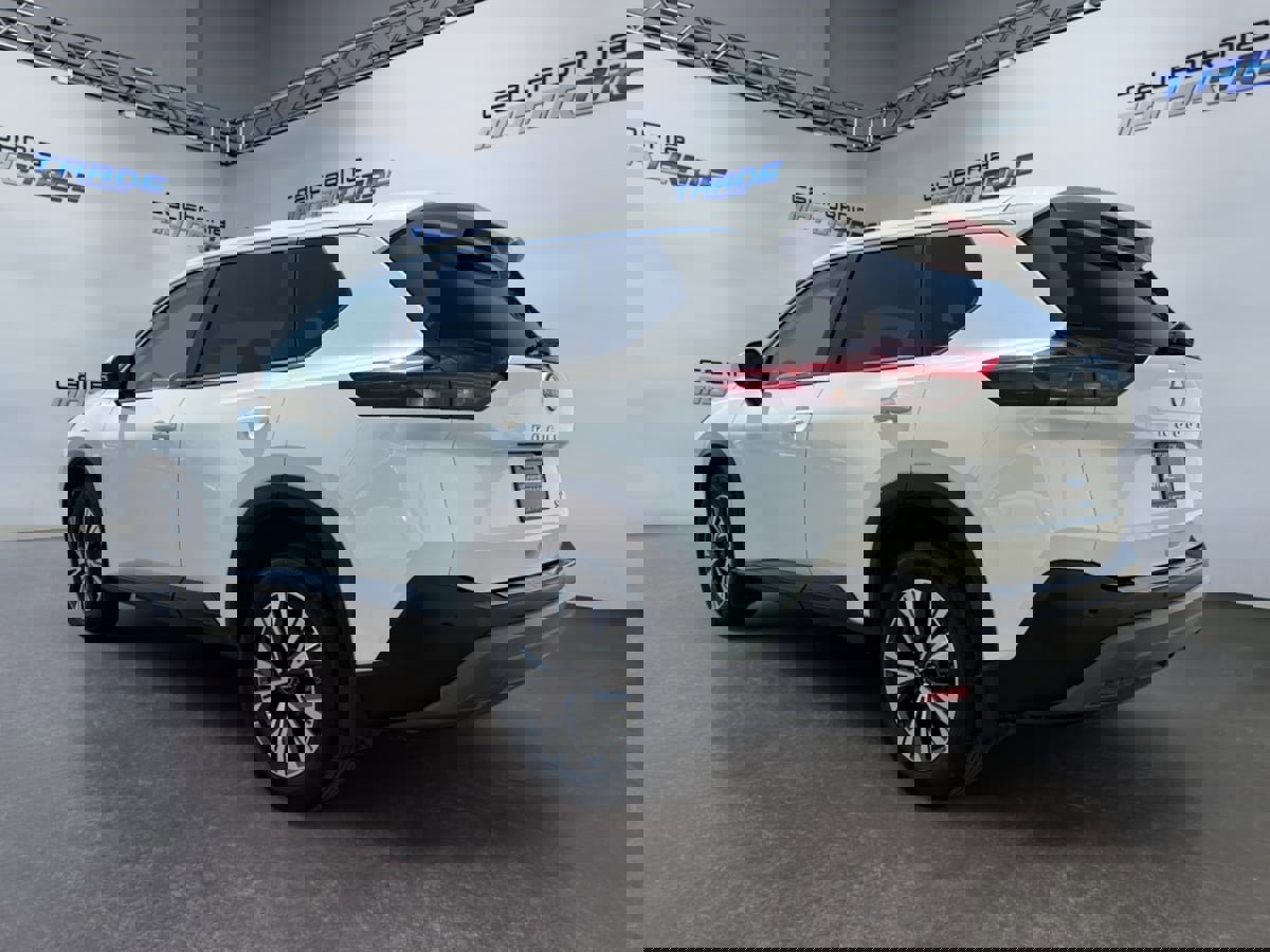 Used 2023 Nissan Rogue SV image 7