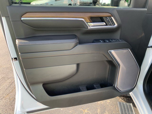 Used 2024 Chevrolet Silverado 2500 High Country w/ Technology Package AWD/4WD image 12