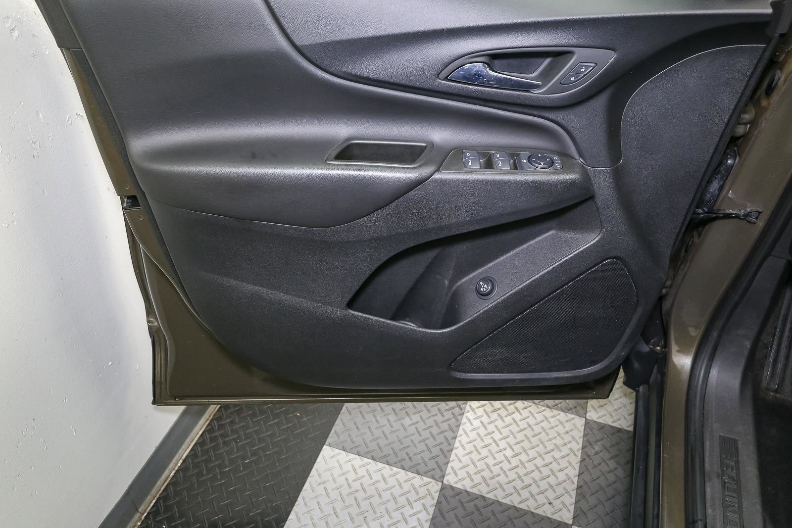 Used 2023 Chevrolet Equinox LT AWD/4WD image 39