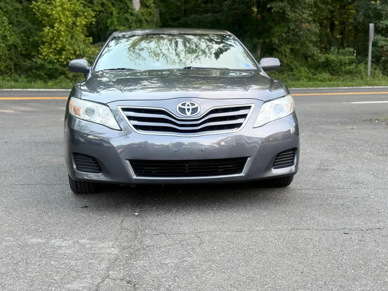 Used 2011 Toyota Camry LE w/ LE Extra-Value Pkg FWD image 2