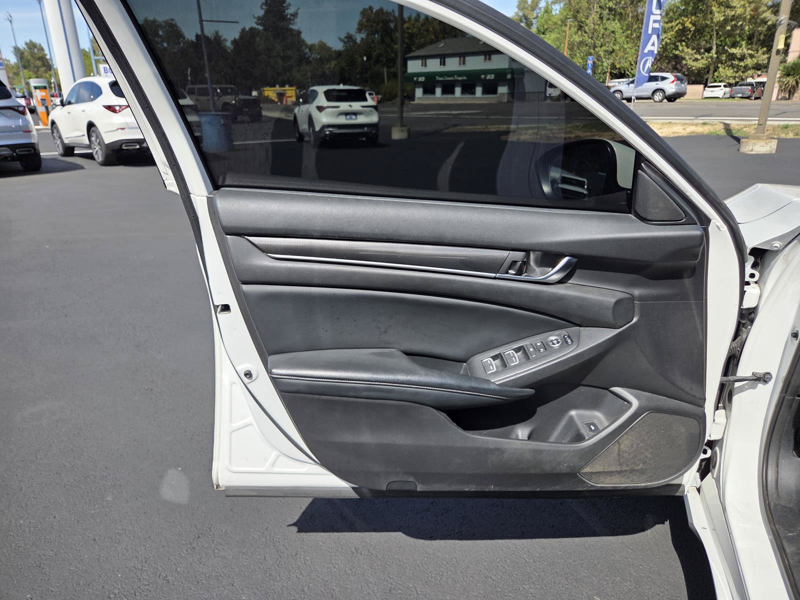 Used 2018 Honda Accord Sport image 12