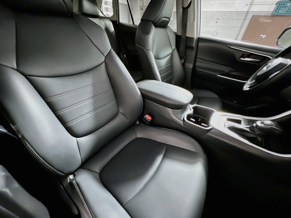 Used 2025 Toyota RAV4 XLE Premium FWD image 28
