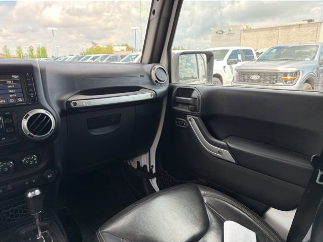 Used 2016 Jeep Wrangler Unlimited Sahara w/ Connectivity Group AWD/4WD image 21