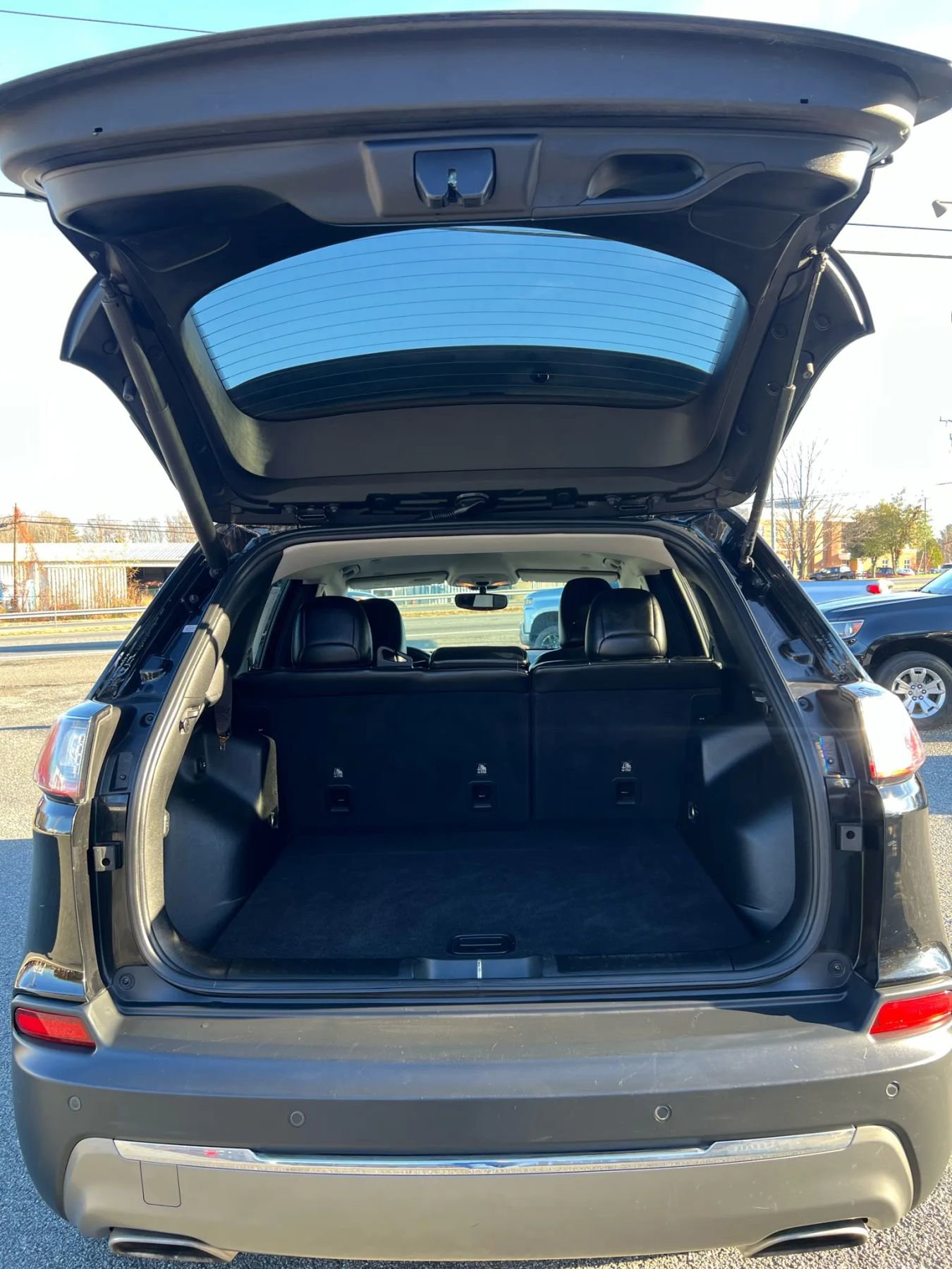 Used 2019 Jeep Cherokee Limited image 9