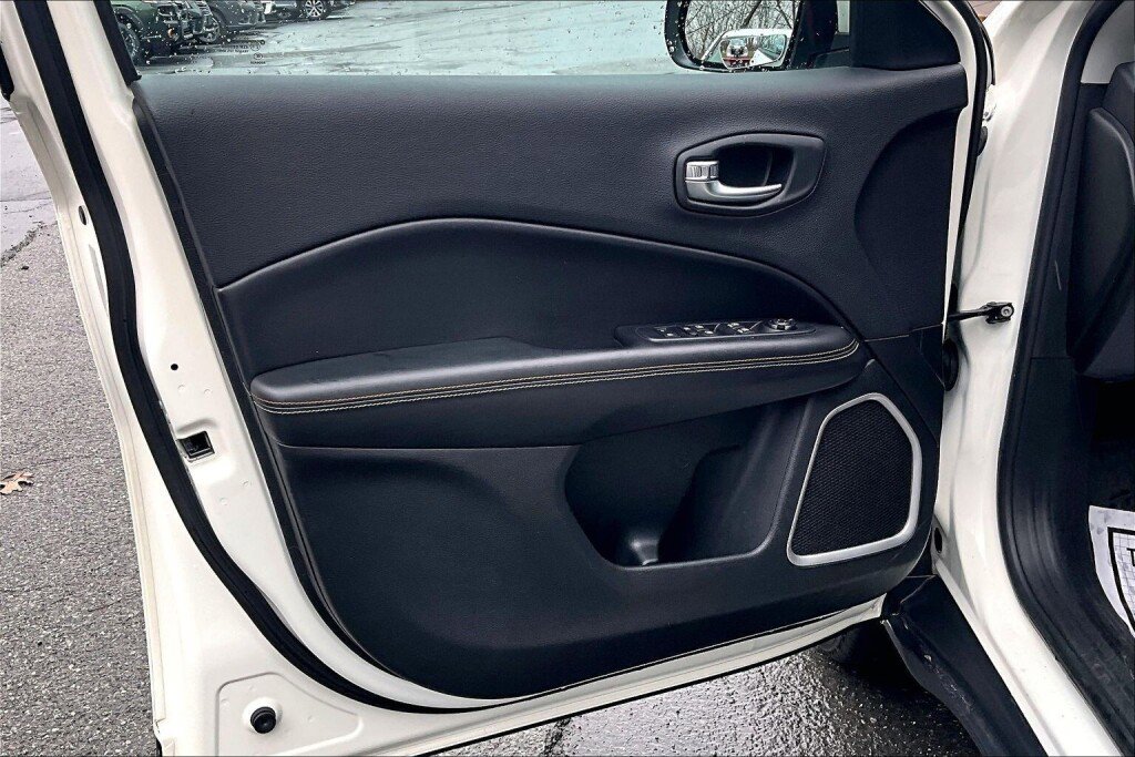 Used 2020 Jeep Compass Latitude image 12