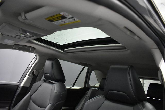 Used 2023 Toyota RAV4 XLE Premium image 17