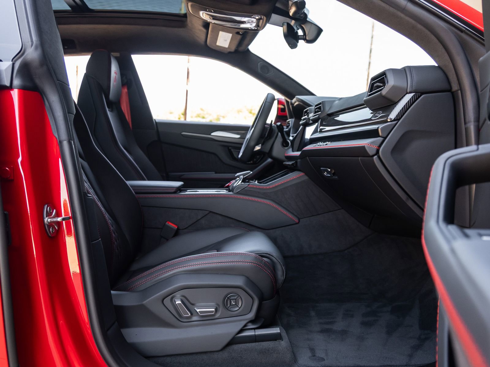 Used 2026 Lamborghini Urus SE image 44