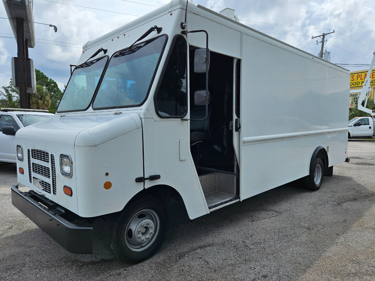 Used 2016 Ford E-350 and Econoline 350 Super Duty w/ A/C Prep Package image 2