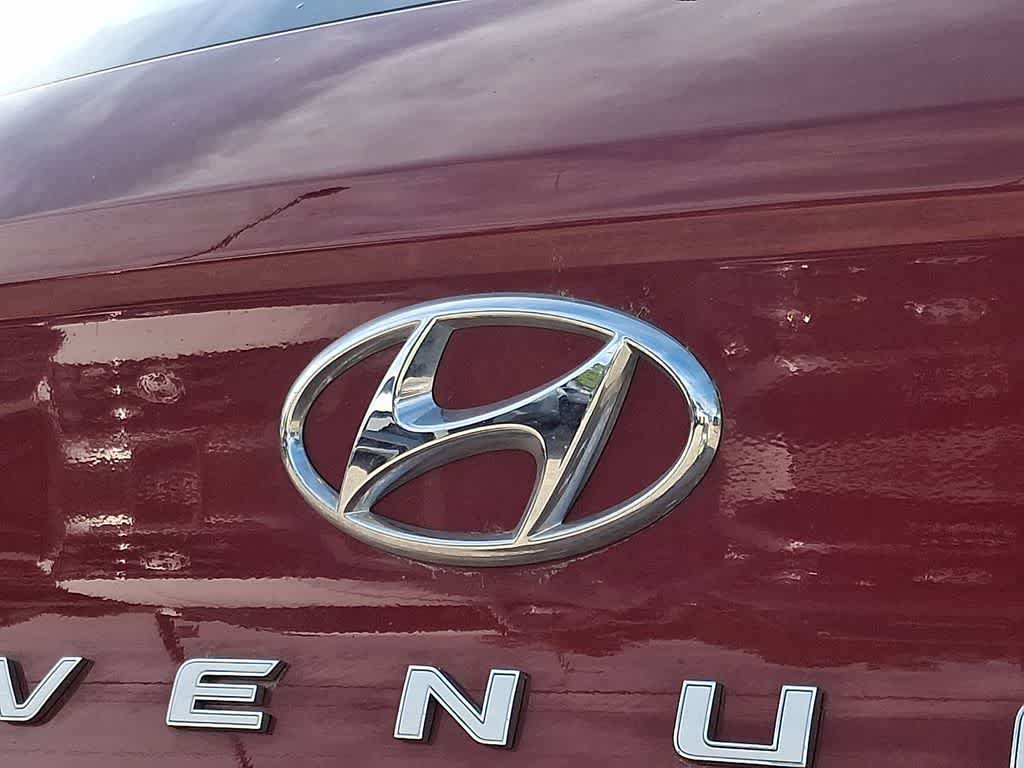 Certified 2025 Hyundai Venue SEL FWD image 30