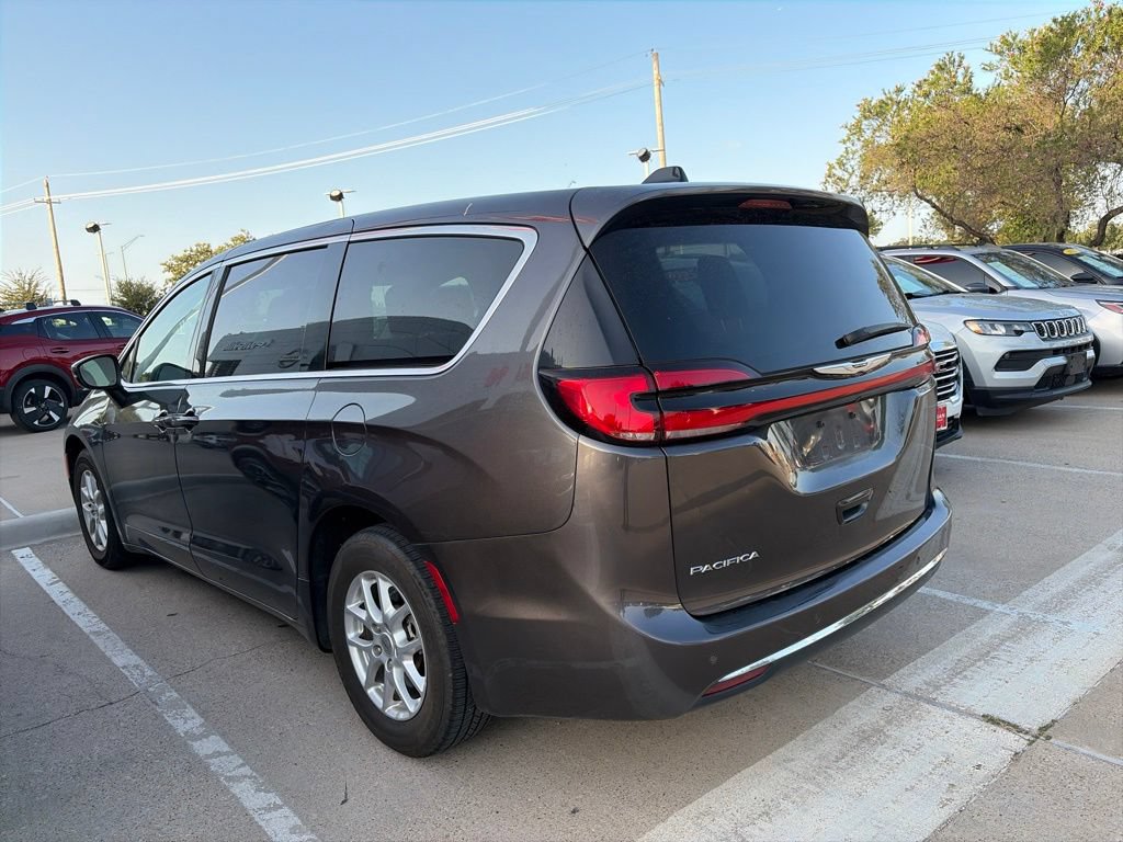 Used 2023 Chrysler Pacifica Touring-L FWD image 8