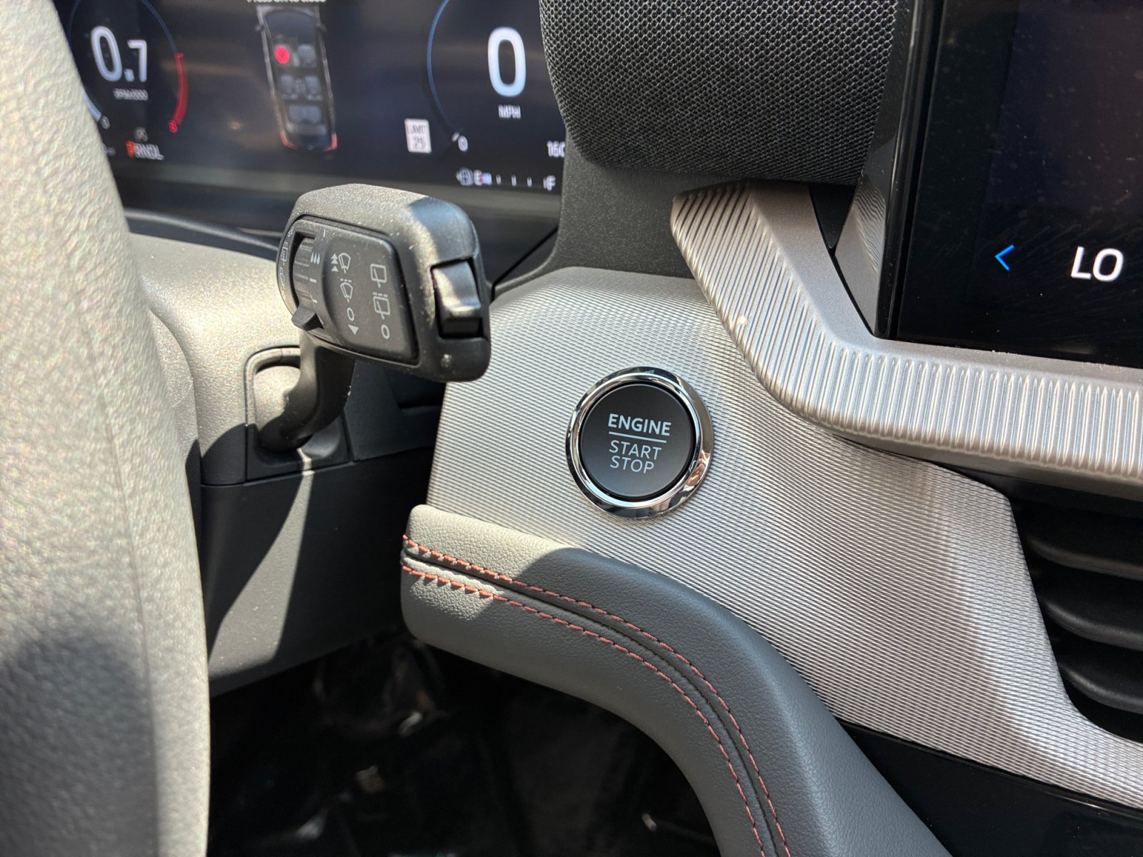 Used 2026 Ford Explorer Active AWD/4WD image 29