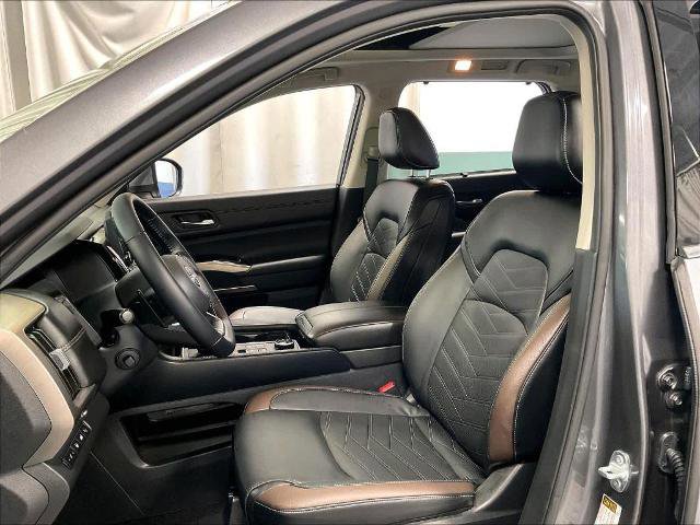 Certified 2025 Nissan Pathfinder Platinum w/ Cargo Package AWD/4WD image 10