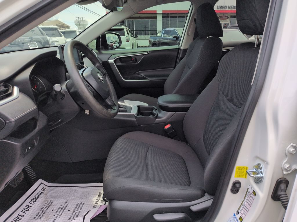 Certified 2021 Toyota RAV4 LE AWD/4WD image 9