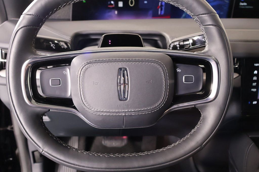 New 2025 Lincoln Navigator Reserve w/ Jet Appearance Package image 3