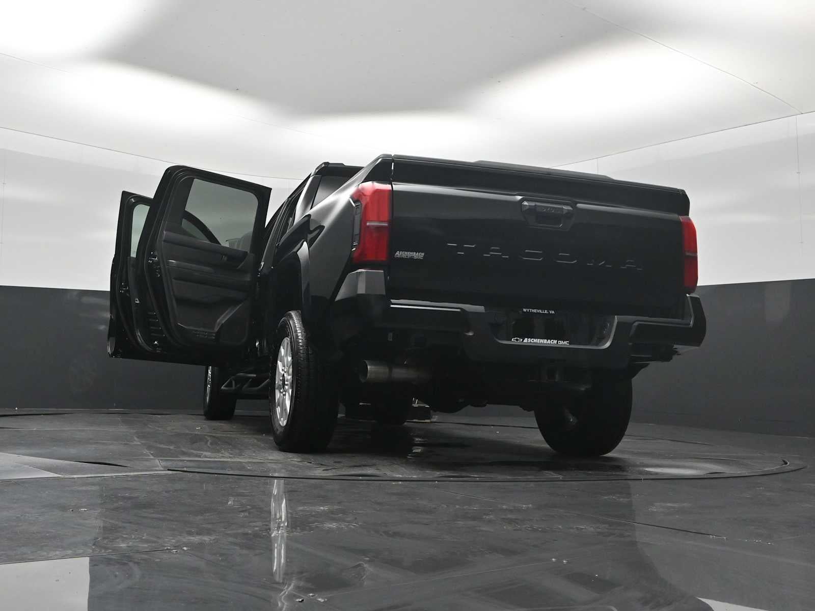 Used 2025 Toyota Tacoma SR5 RWD image 31