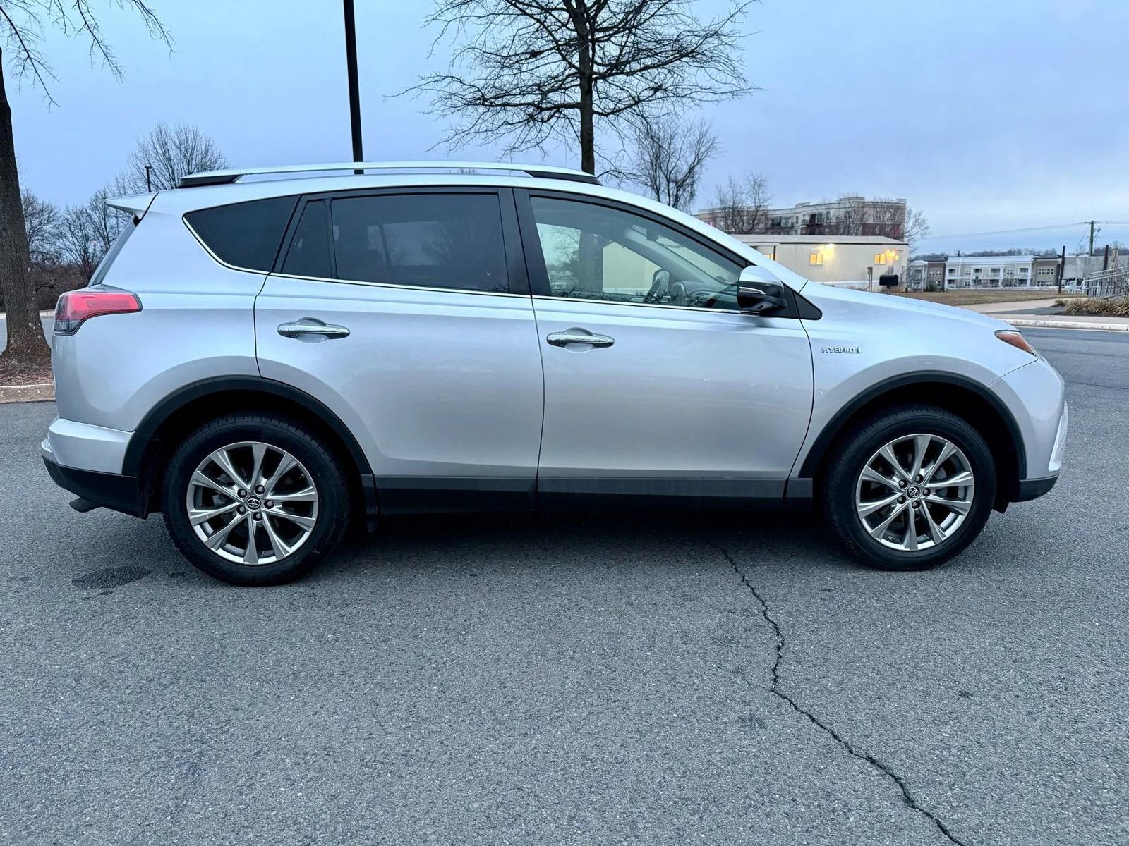 Used 2016 Toyota RAV4 Limited image 4