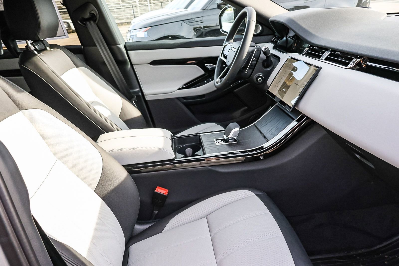 New 2026 Land Rover Range Rover Evoque Dynamic SE image 17