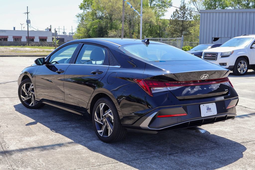 Used 2024 Hyundai Elantra Limited image 2