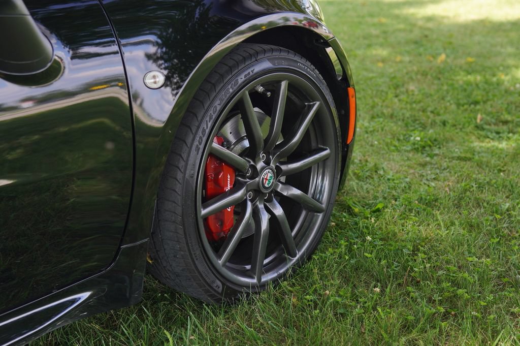 Used 2019 Alfa Romeo 4C Spider RWD image 25