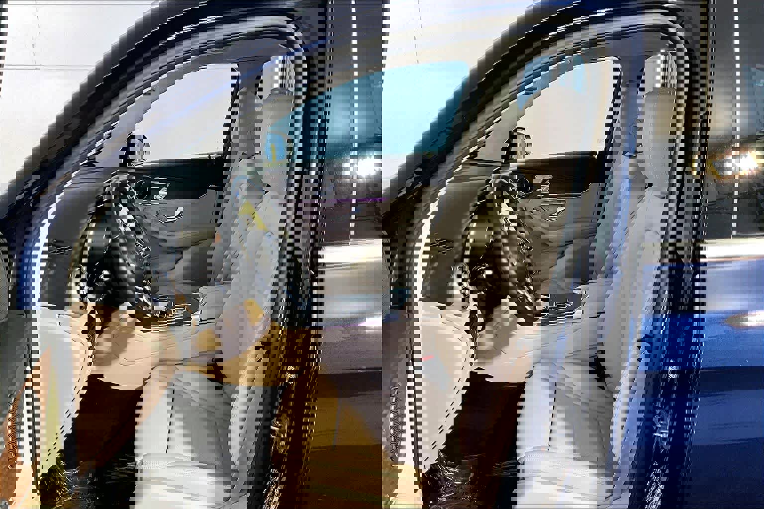 Used 2022 Mercedes-Benz GLC 300 4MATIC image 9