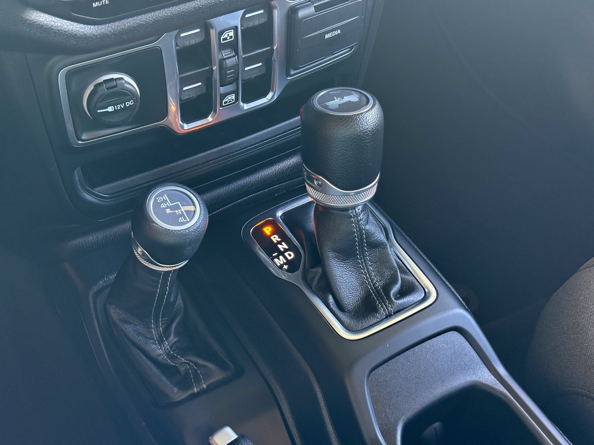 Used 2024 Jeep Wrangler Unlimited Sport AWD/4WD image 30