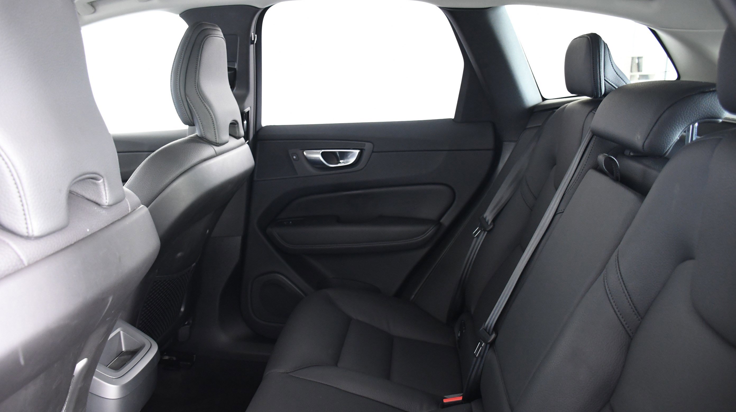 Used 2025 Volvo XC60 B5 Plus image 23