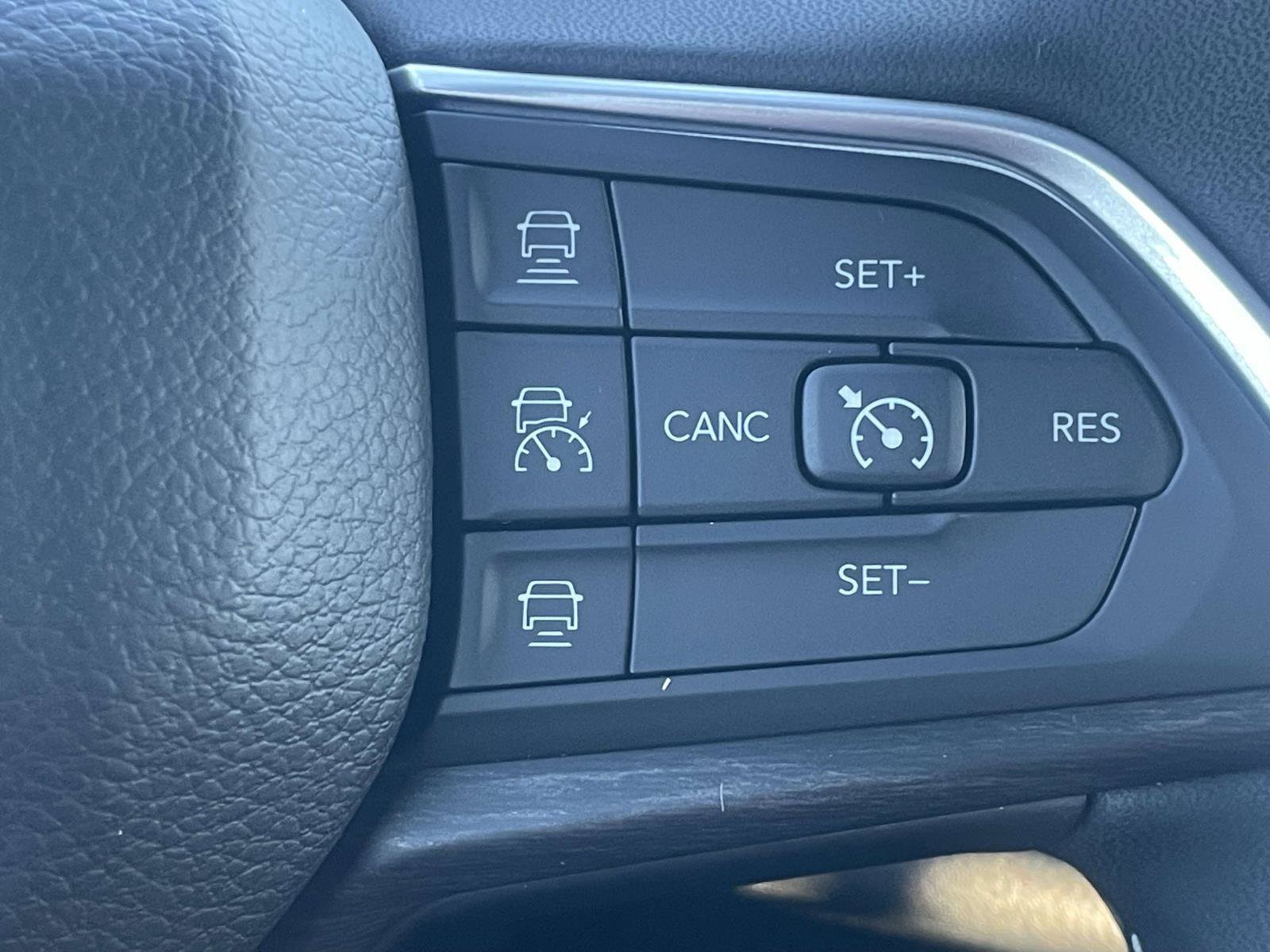 Used 2025 Jeep Grand Cherokee L Limited AWD/4WD image 25