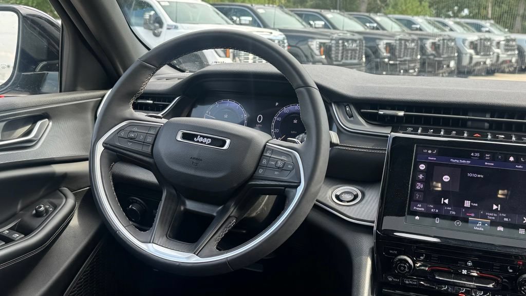 Used 2023 Jeep Grand Cherokee Altitude AWD/4WD image 16