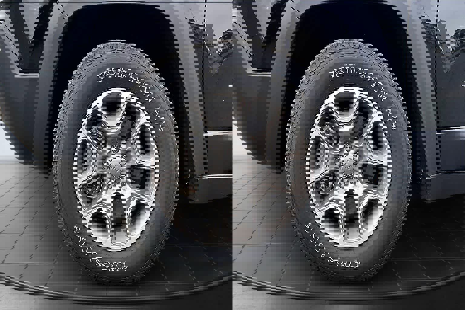 Used 2022 Jeep Cherokee Trailhawk image 8