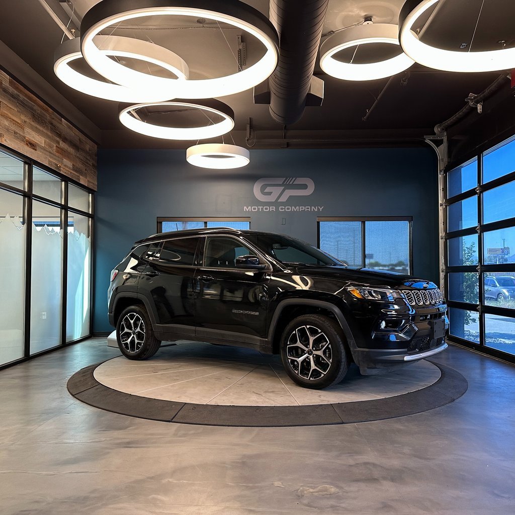 Used 2025 Jeep Compass Limited image 1