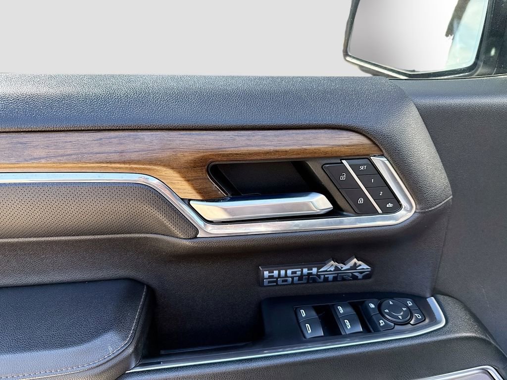 Used 2023 Chevrolet Silverado 1500 High Country w/ Technology Package image 9