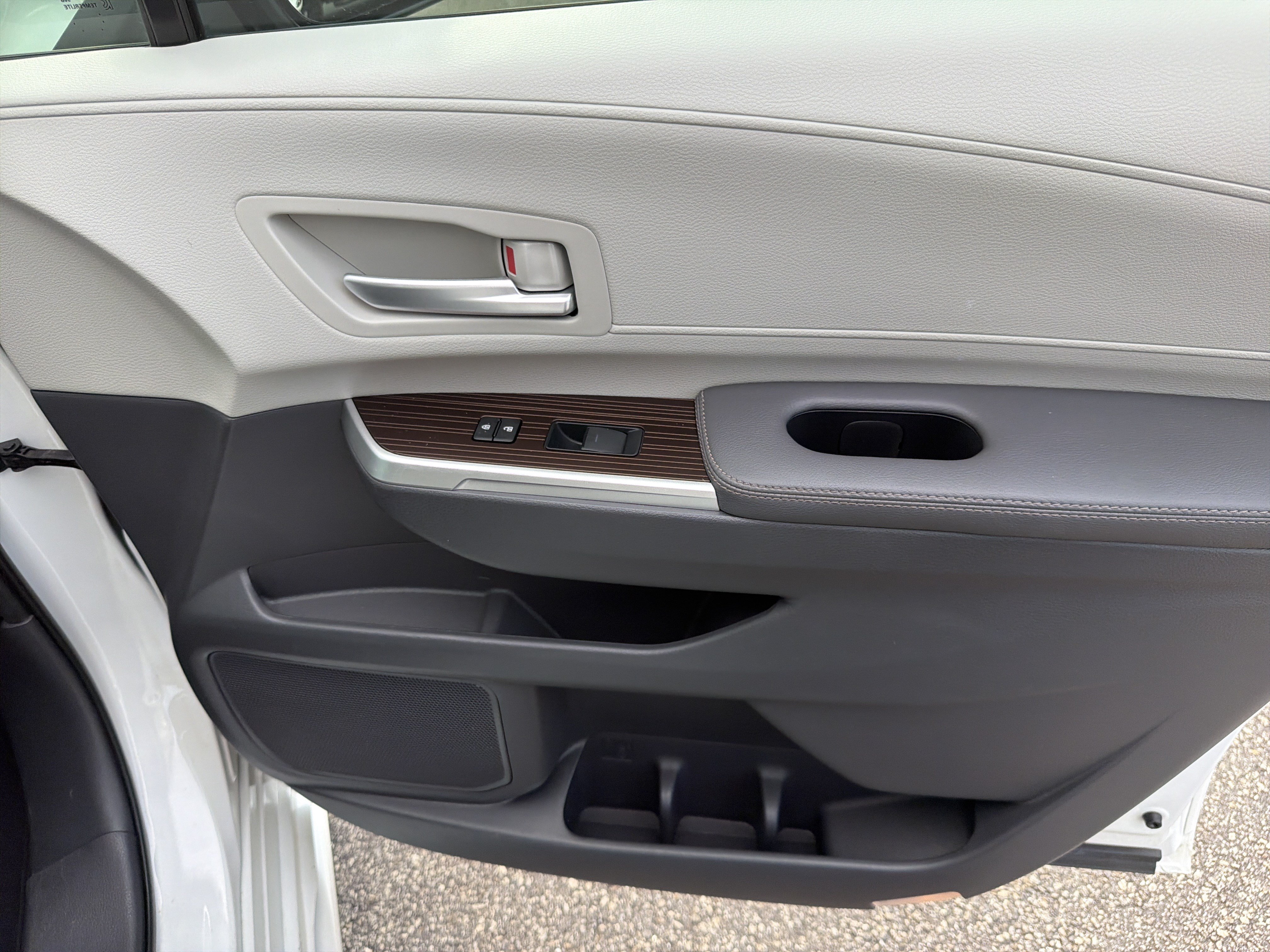 Used 2022 Toyota Sienna XLE FWD image 24