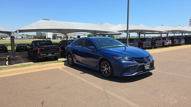 Used 2023 Toyota Camry SE FWD image 4