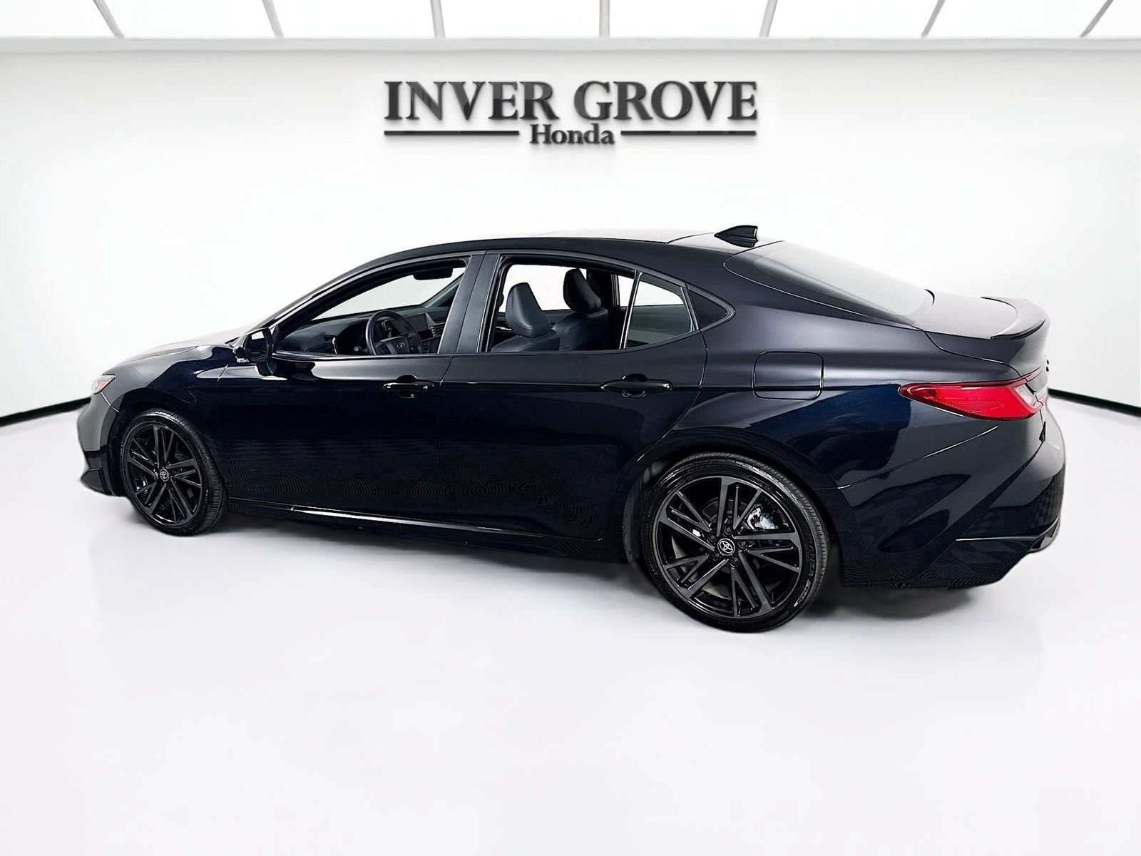 Used 2025 Toyota Camry XSE FWD image 7