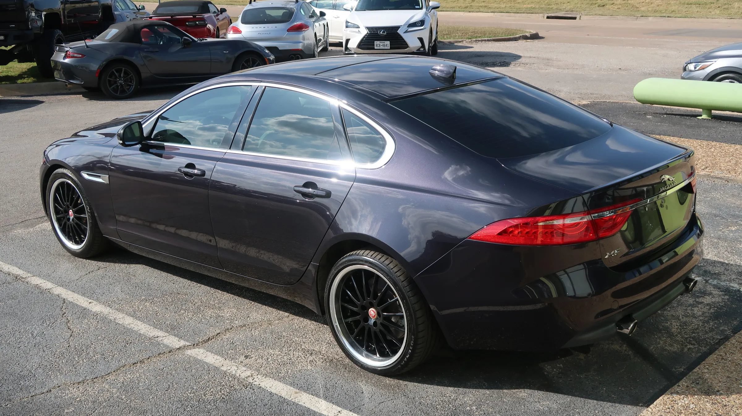 Used 2017 Jaguar XF Prestige RWD image 12