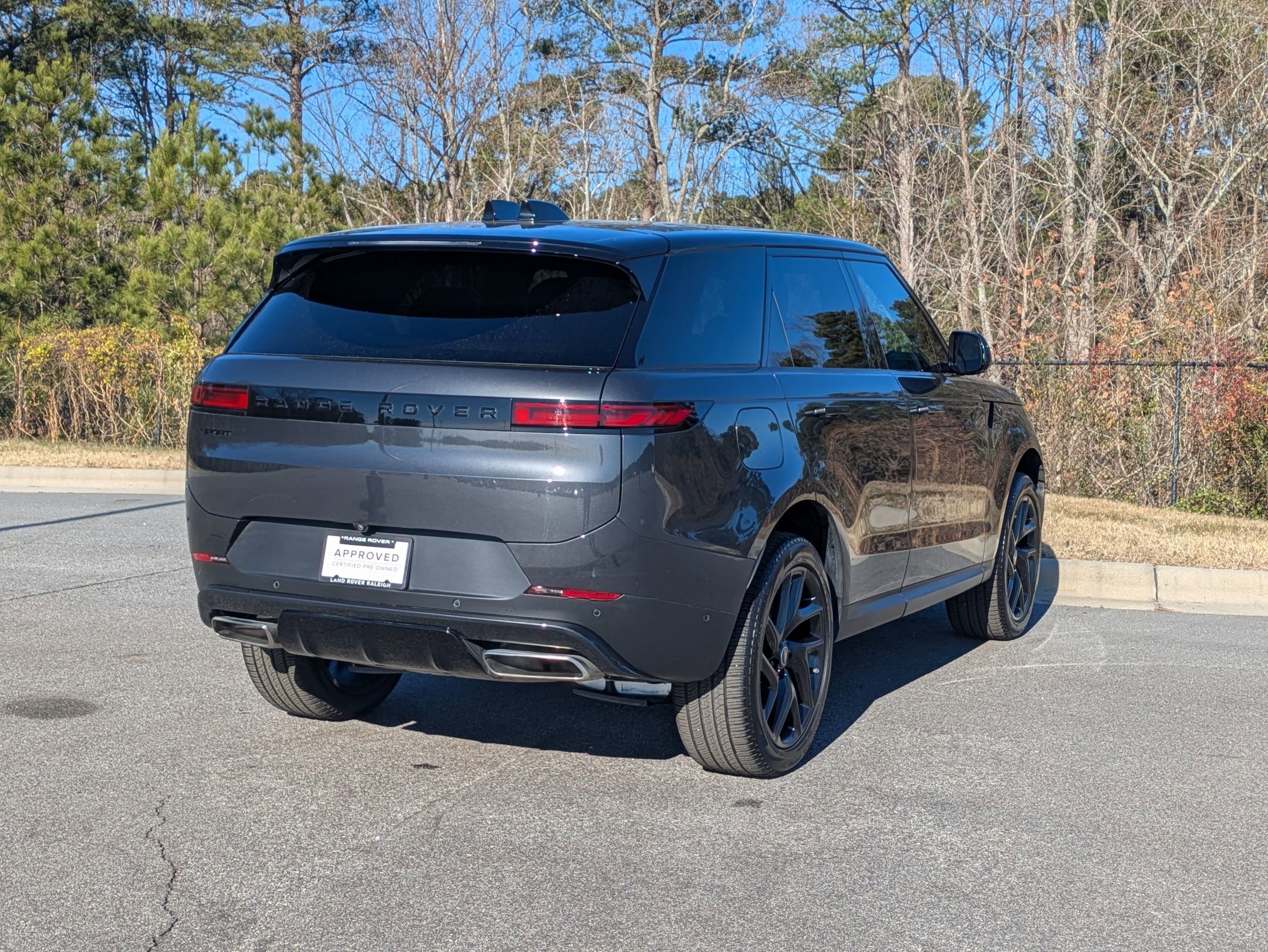 Used 2025 Land Rover Range Rover Sport SE image 5