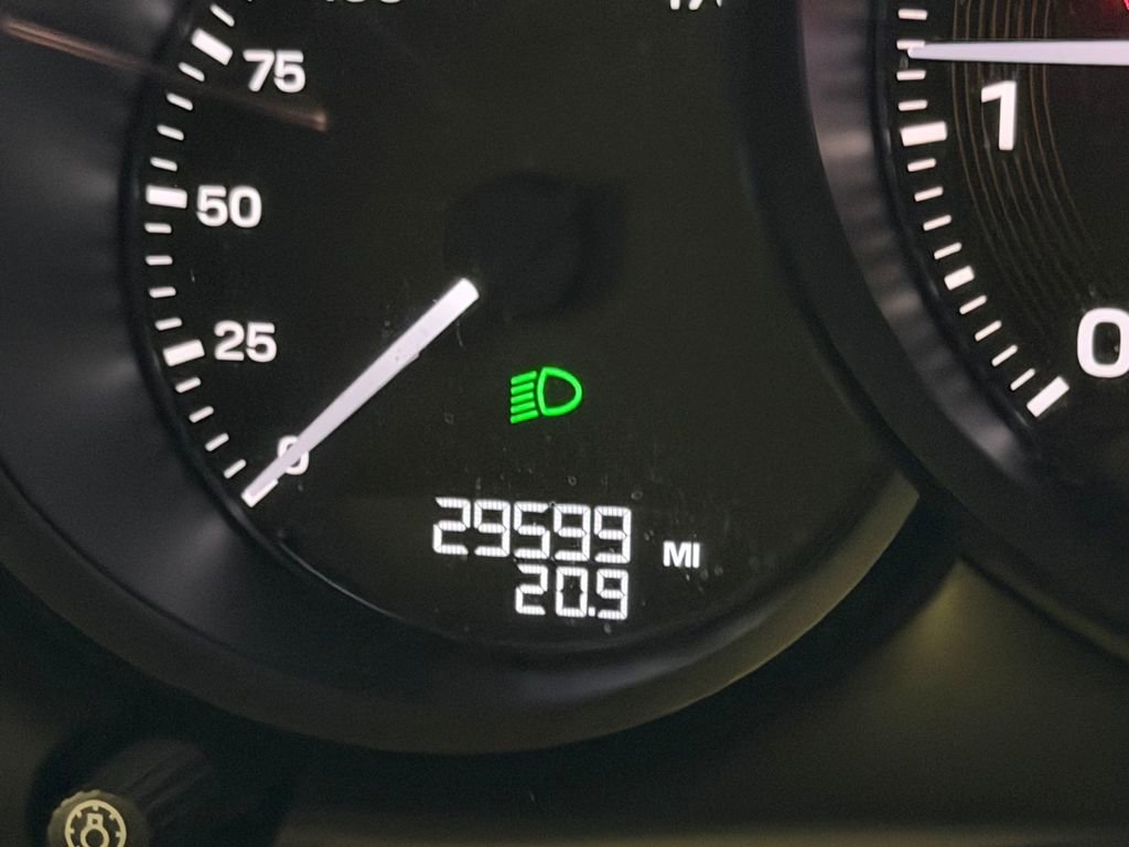 Certified 2023 Porsche Macan AWD/4WD image 22