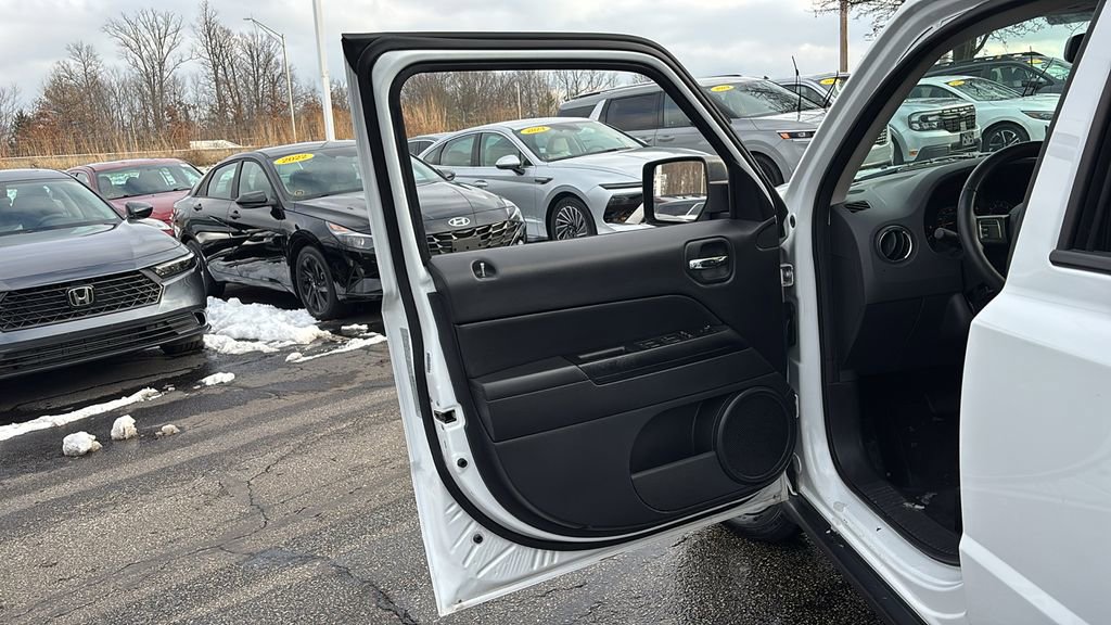 Used 2017 Jeep Patriot High Altitude image 11