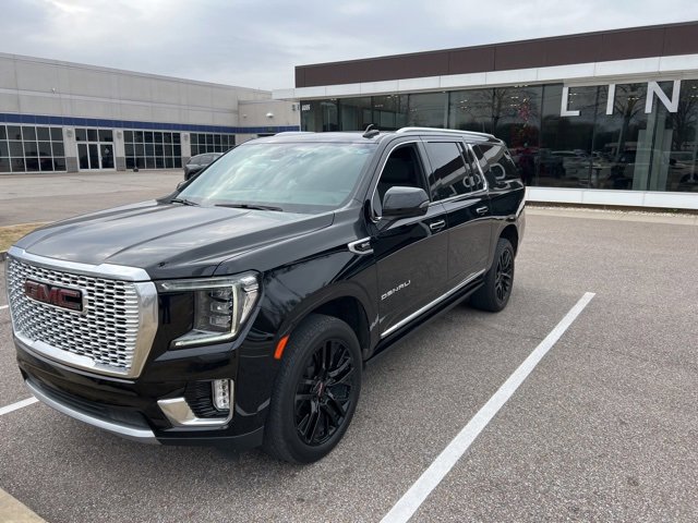 Used 2021 GMC Yukon XL Denali w/ Denali Premium Package image 1