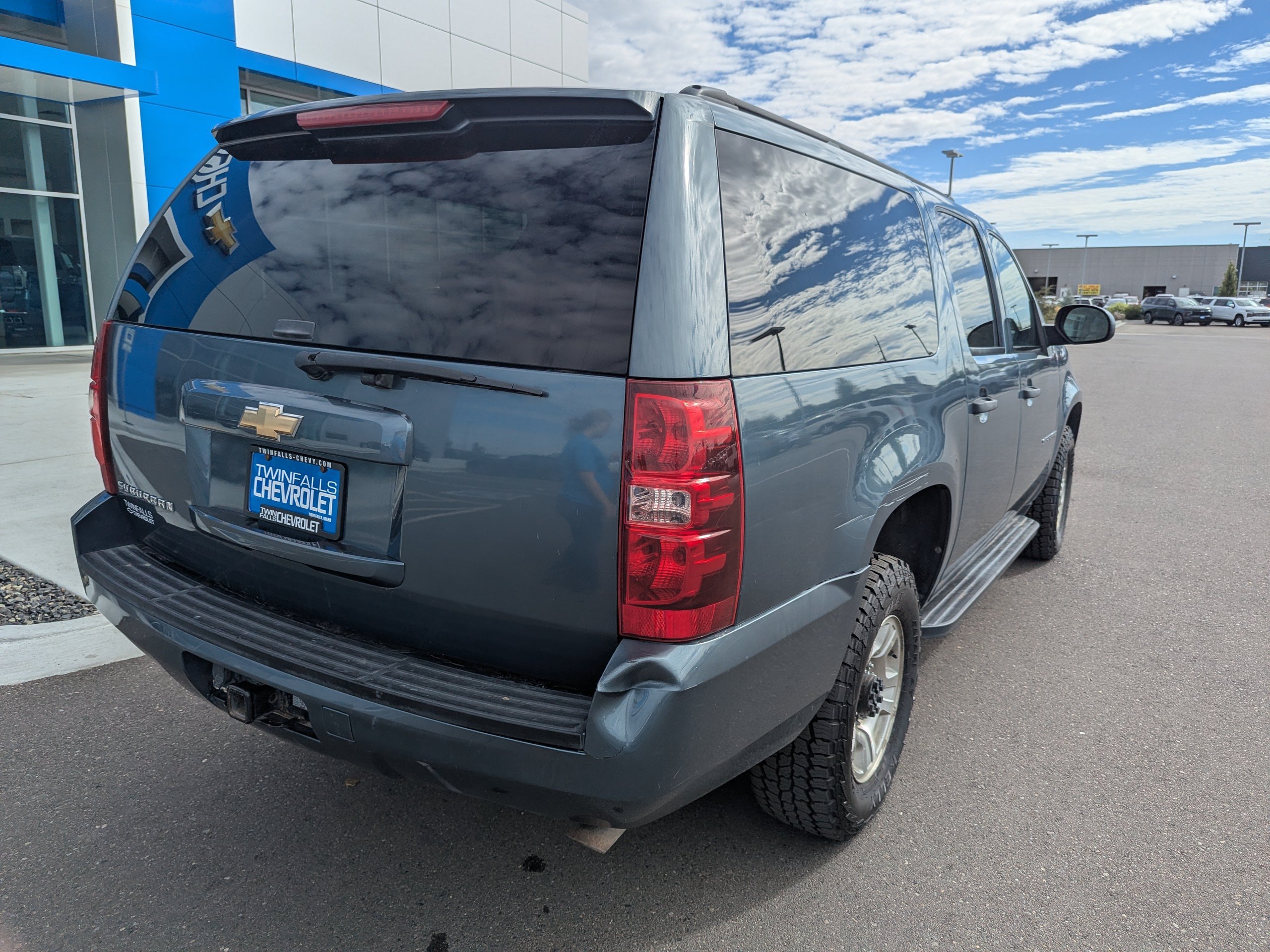Used 2009 Chevrolet Suburban 2500 LS w/ Skid Plate Package AWD/4WD image 31