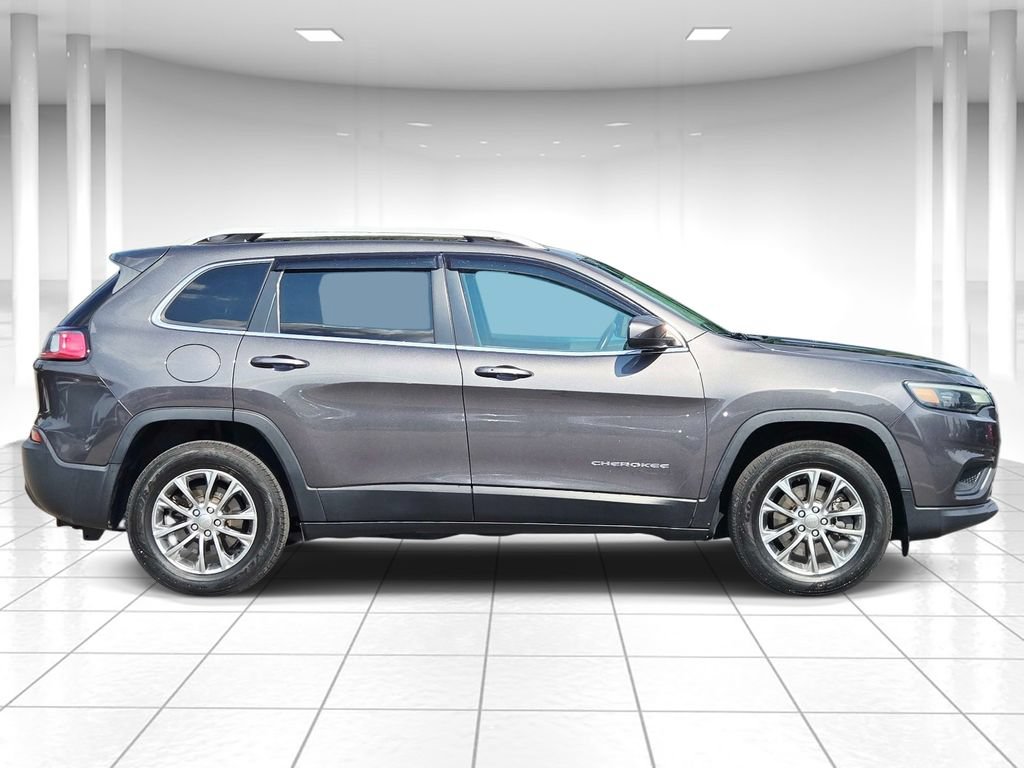 Used 2019 Jeep Cherokee Latitude Plus w/ Comfort/Convenience Group AWD/4WD image 2