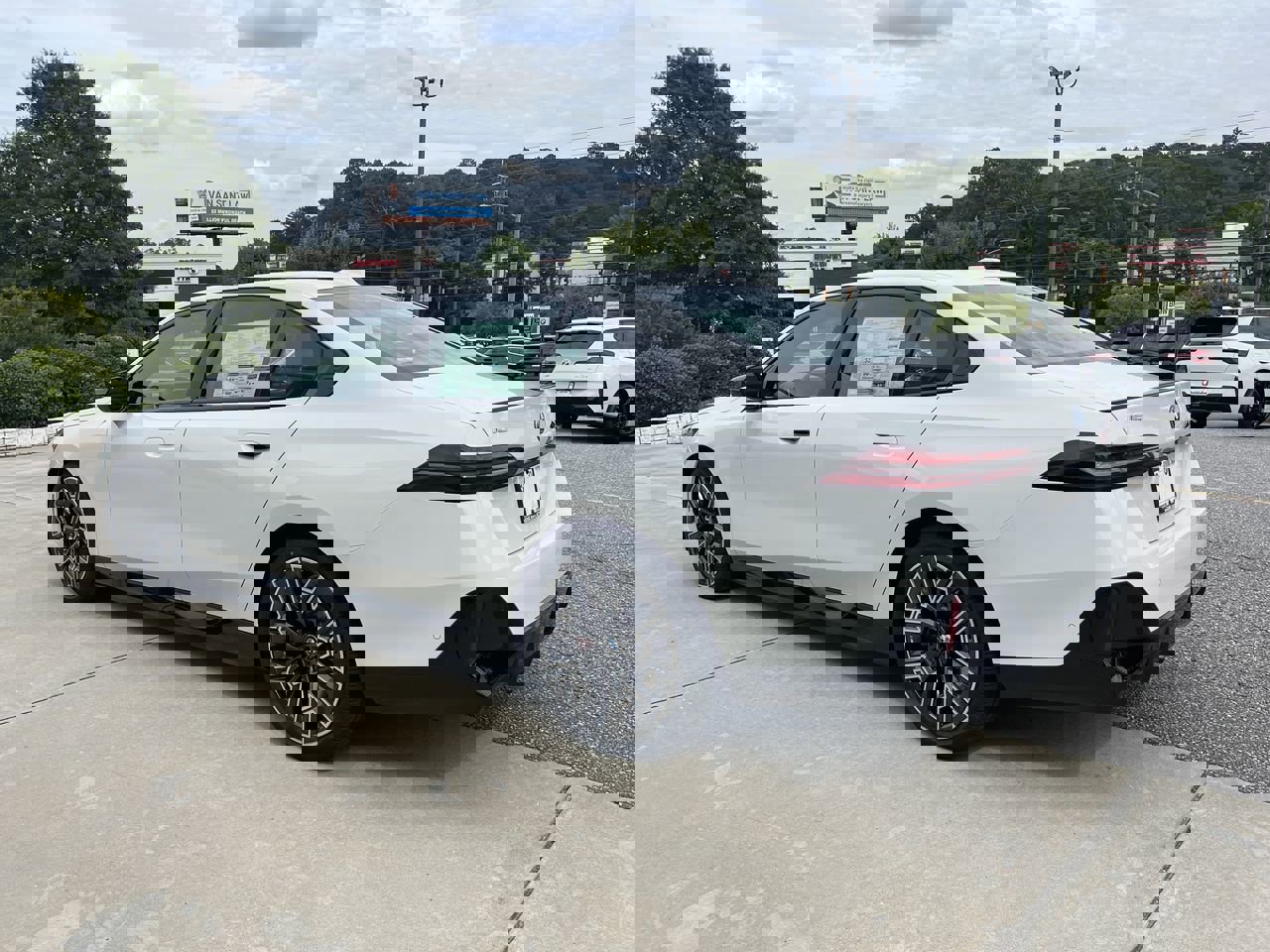 Used 2025 BMW i5 M60 w/ Premium Package image 6