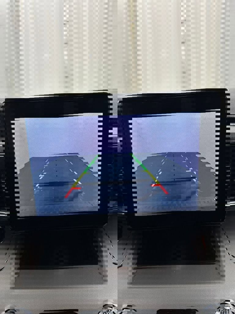 Used 2022 Ford Explorer XLT w/ Equipment Group 202A image 25