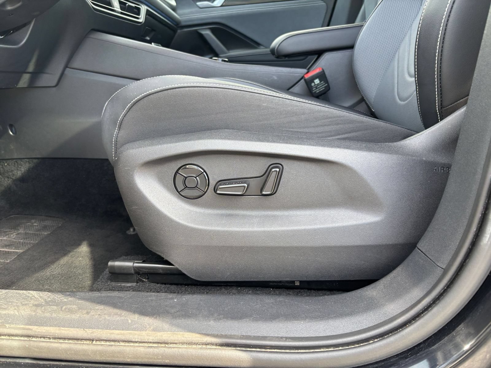 Used 2026 Volkswagen Tiguan SE AWD/4WD image 21