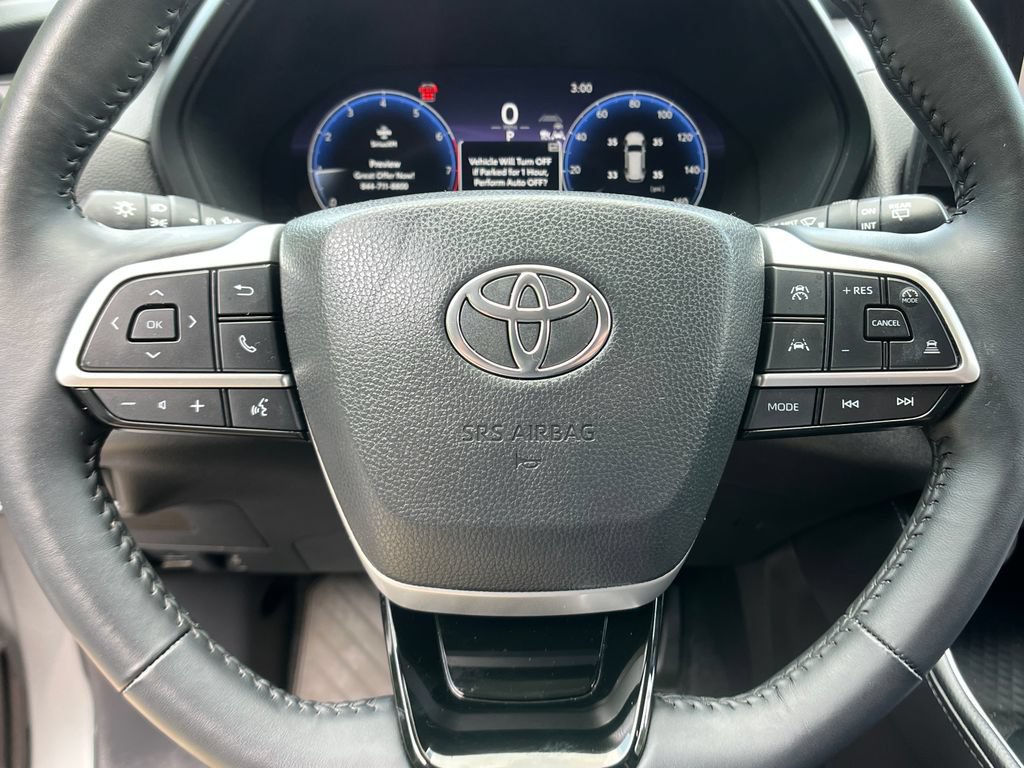 Used 2025 Toyota Grand Highlander AWD image 15