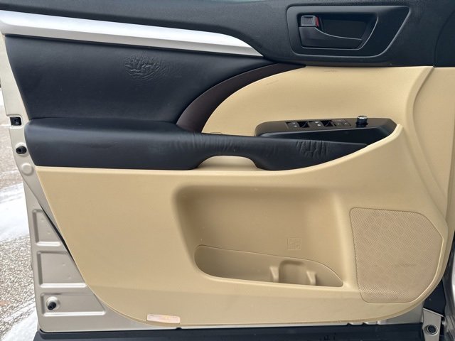 Used 2016 Toyota Highlander Plus image 13