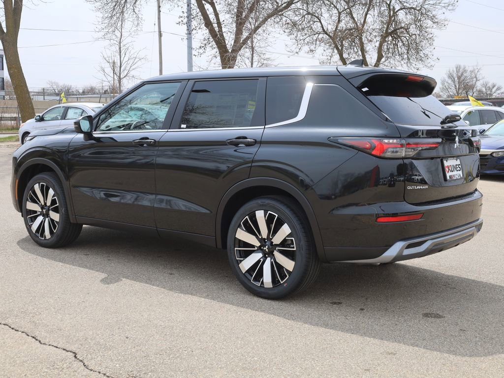 New 2025 Mitsubishi Outlander SE image 7