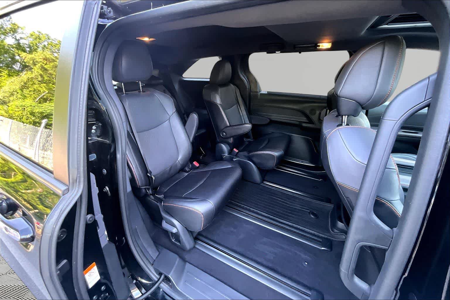 Certified 2024 Toyota Sienna XSE FWD image 20