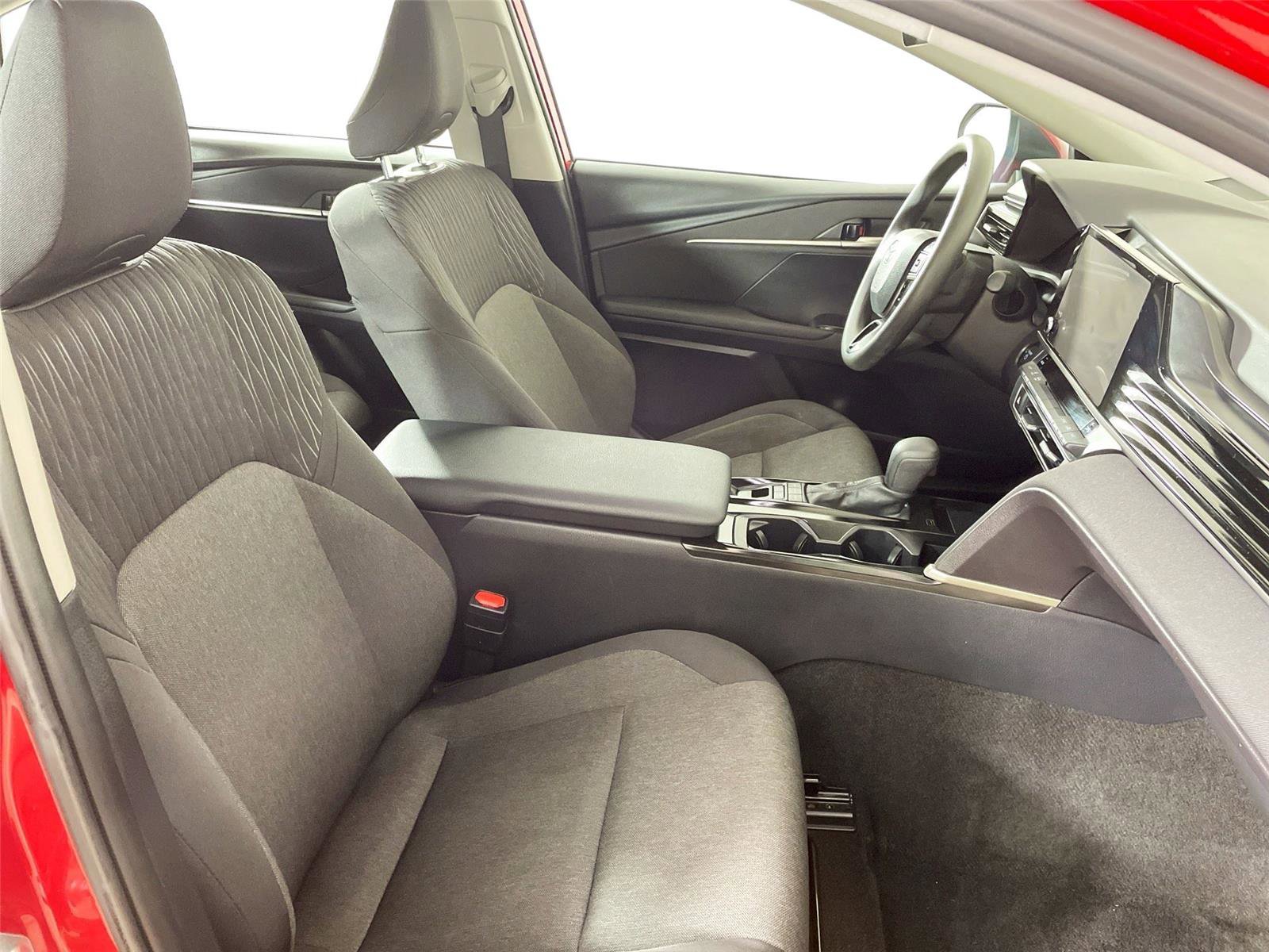 Used 2025 Toyota Camry LE image 28